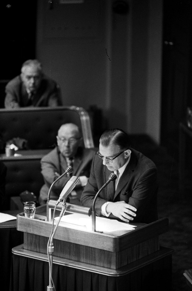 Dhr. Jan Baas (VVD) voert het woord, Bestanddeelnr 919-6434
