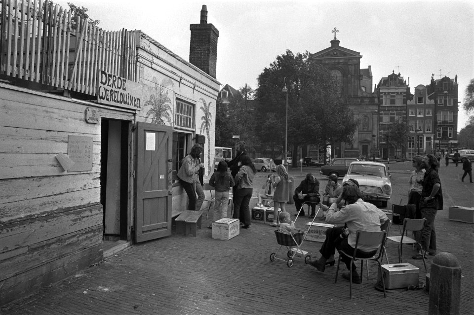 Derde wereldwinkel geopend in Amstelkerk, Amstelveld, Amsterdam, Bestanddeelnr 924-9459