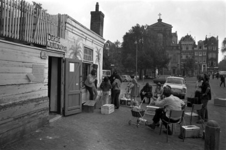 Derde wereldwinkel geopend in Amstelkerk, Amstelveld, Amsterdam, Bestanddeelnr 924-9459