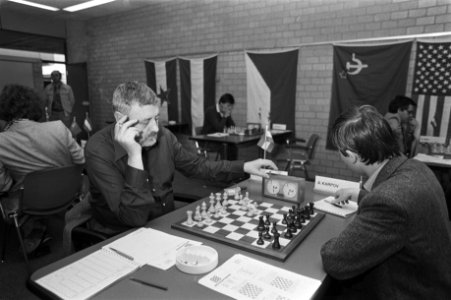 Derde ronde IBM-schaaktoernooi te A'dam, 5a en 6a Jan Hein Donner (l) tegen Karp, Bestanddeelnr 931-4924