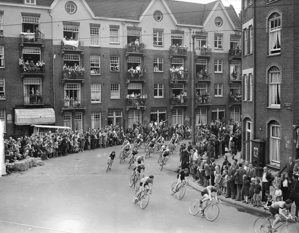 Derde Ronde van het Spaarndammerkwartier met start in finish in de Nova Zemblast, Bestanddeelnr 903-4936