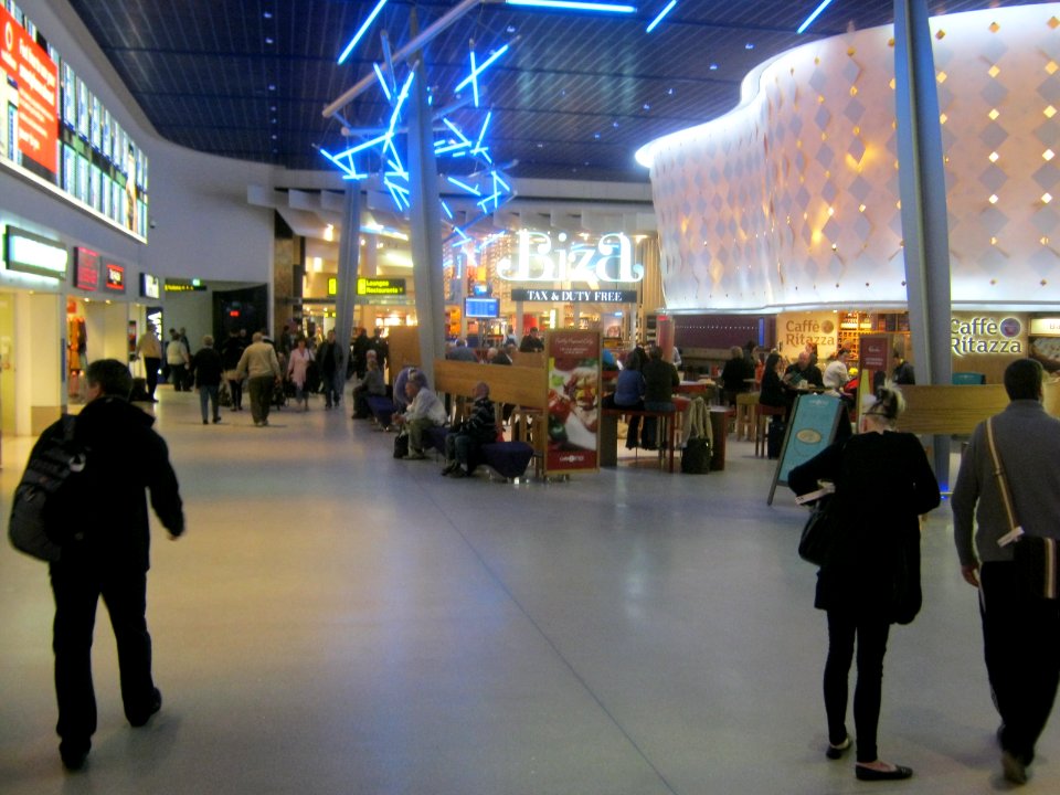 Departure hall MAN