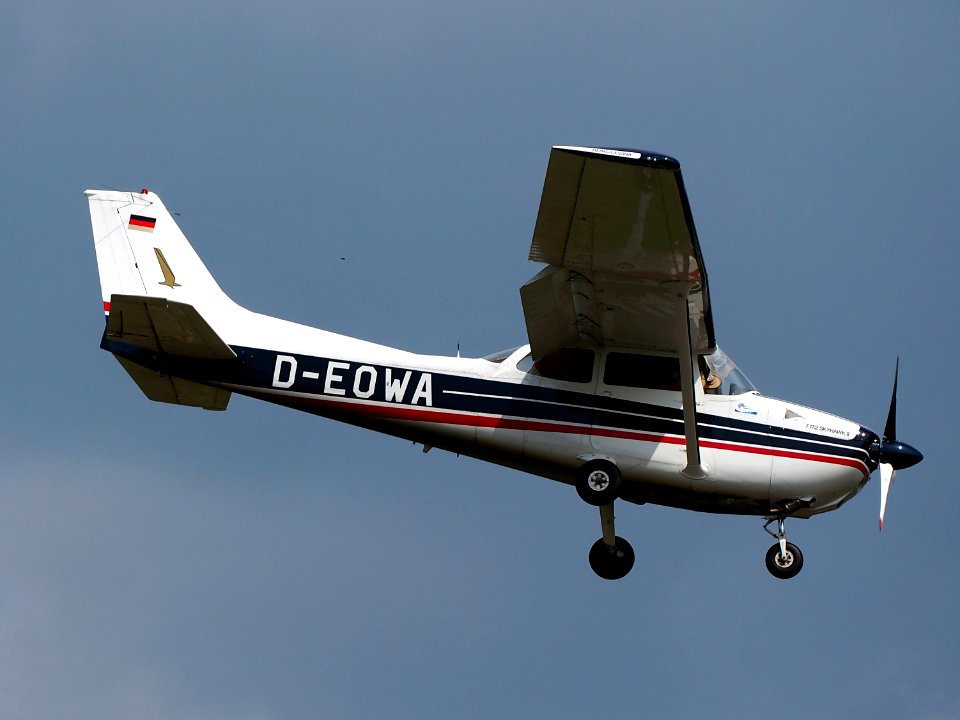 D-EOWA Reims F172N Skyhawk II at Hilversum Airport (ICAO EHHV) photo3