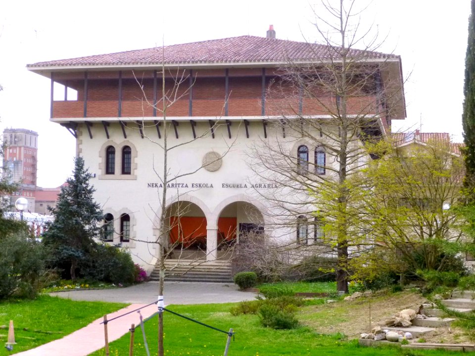 Derio - Parque Científico y Tecnológico de Bizkaia, Escuela Agraria de Derio