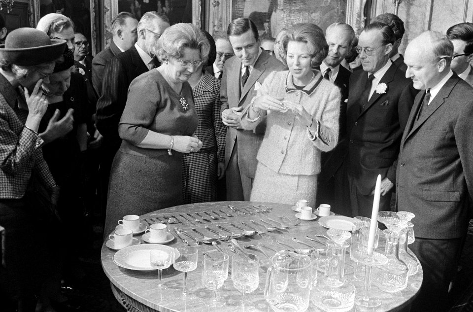 Derde geschenkendag voor prinses Beatrix en Claus op paleis Soestdijk, Bestanddeelnr 918-8545