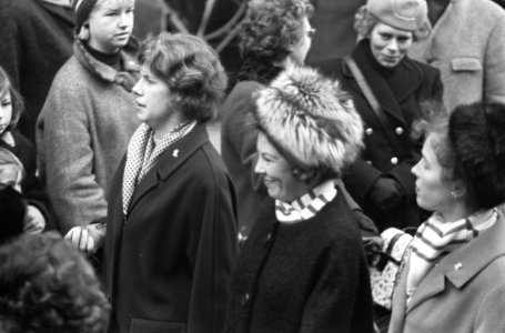 Dertiende lustrum van de VVSL in Leiden, Prinses Beatrix te midden van studenten, Bestanddeelnr 917-3761