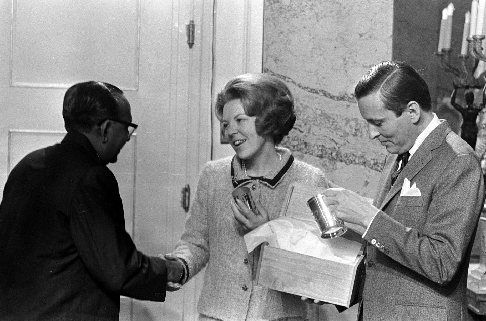 Derde geschenkendag voor prinses Beatrix en Claus op paleis Soestdijk, Bestanddeelnr 918-8522
