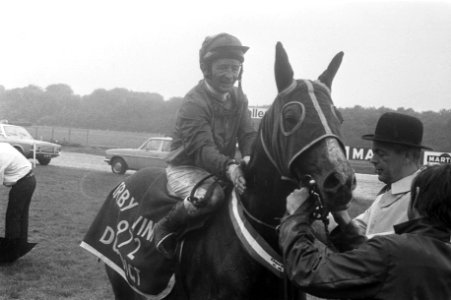 Derby te Duindigt, Sasquatsch met jockey Durr na de race, Bestanddeelnr 925-7278