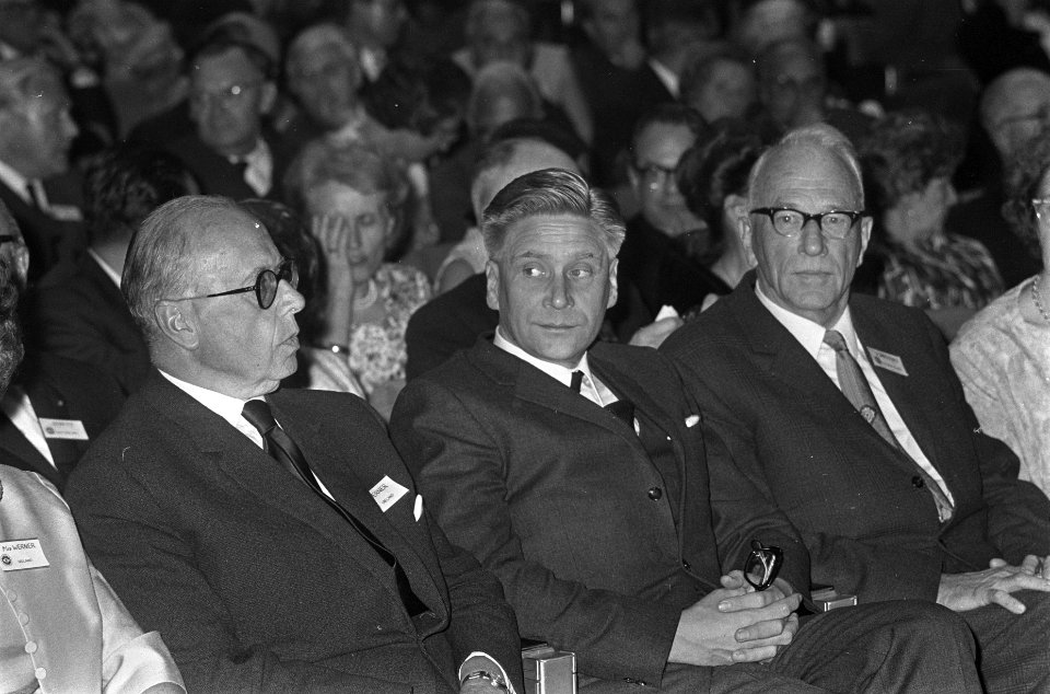 Derde Europees Oogheelkundig Congres. Veringa opende, Werner, Veringa en Hagedoo, Bestanddeelnr 921-4426