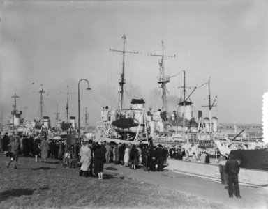 Den Helder aankomst vier mijnenvegers uit Indonesie M801 Abraham Crynssen, M802 , Bestanddeelnr 904-8186