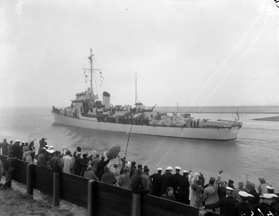 Den Helder , Hr. Ms. Fregat van Zijll vertrek naar Kore, Bestanddeelnr 906-5940