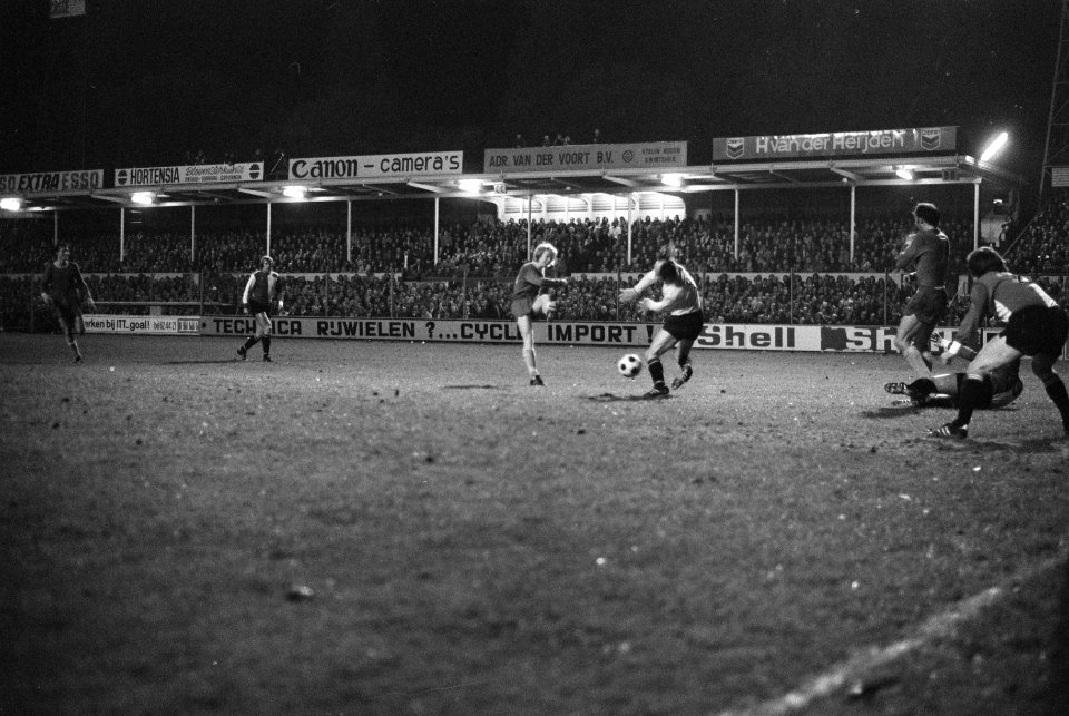 Den Haag tegen Feyenoord 3-3, L Swanenburg (links) scoort derde doelpunt voor D, Bestanddeelnr 927-5572