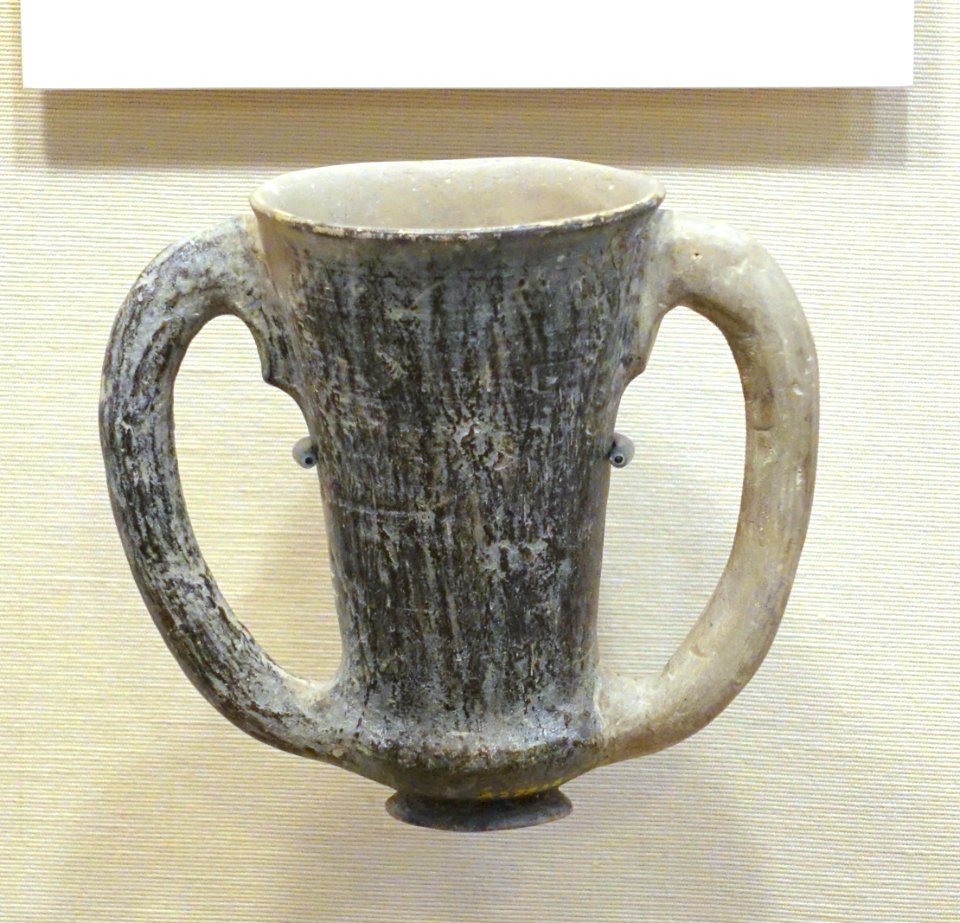 Depas amphikypellon (two-handled drinking cup), Tell Tayinat, Amuq J, 2200-2000 BC, ceramic - Oriental Institute Museum, University of Chicago - DSC07685