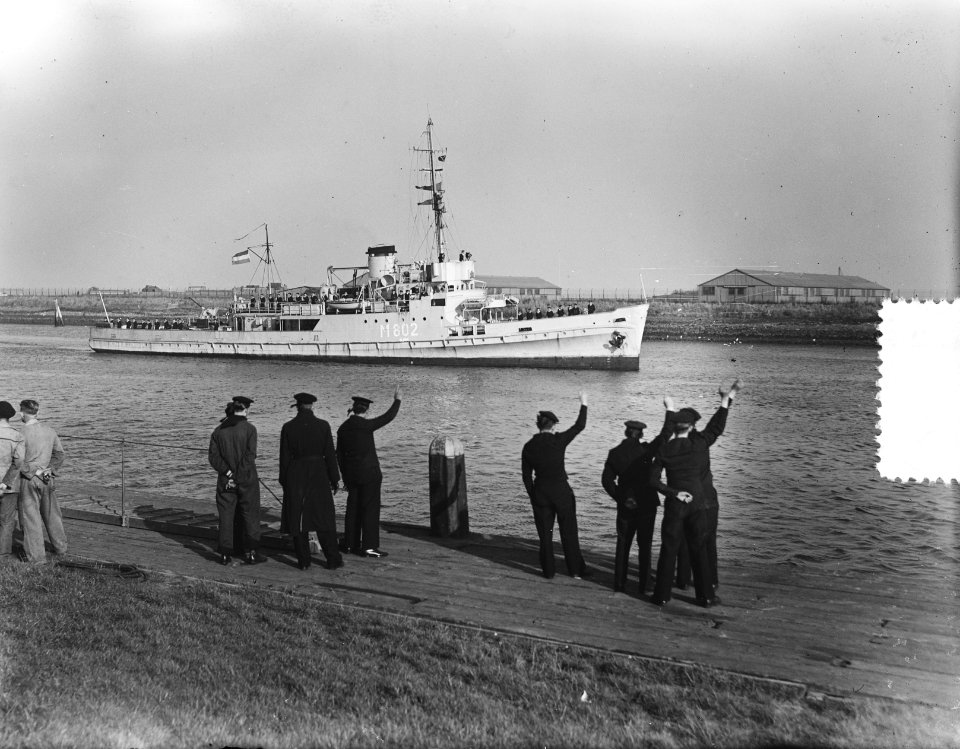 Den Helder aankomst vier mijnenvegers uit Indonesie M801 Abraham Crynssen, M802 , Bestanddeelnr 904-8188