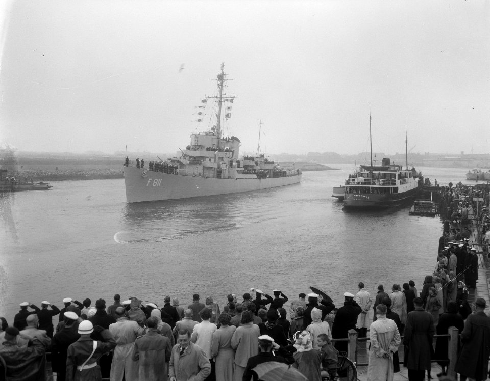 Den Helder , Hr. Ms. Fregat van Zijll vertrek naar Kore, Bestanddeelnr 906-5939