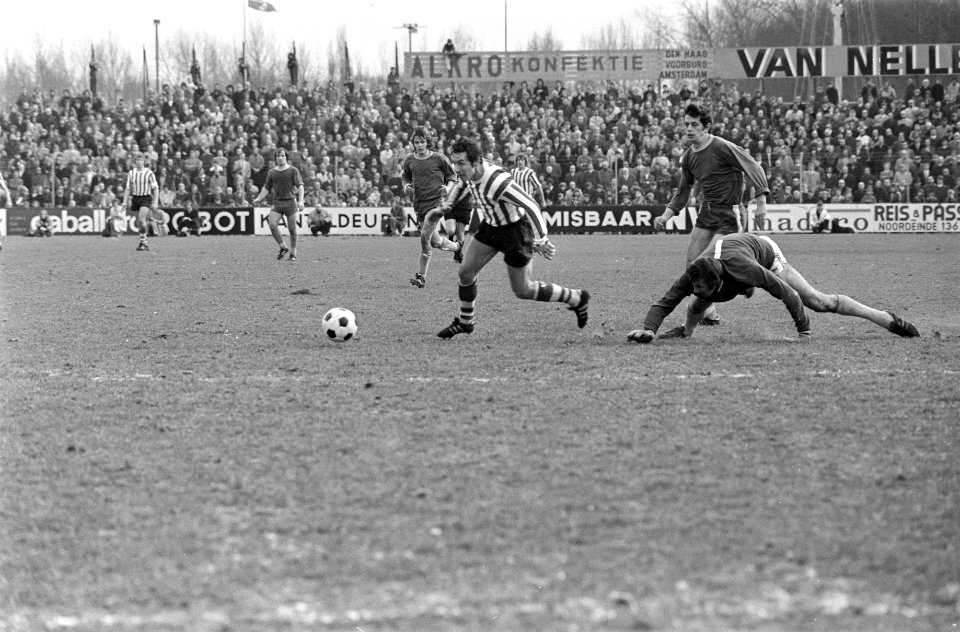 Den Haag tegen Sparta 1-1, Kowalik gaat doelpunt voor Sparta scoren, Bestanddeelnr 925-4342