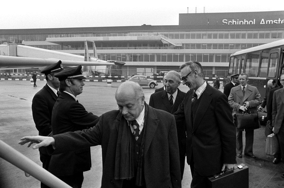 Den Uyl en Van der Stoel van Schiphol naar Dublin voor EEG-topoverleg Den Uyl e, Bestanddeelnr 927-7963
