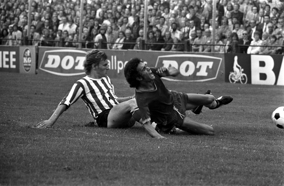 Den Haag tegen Sparta 1-1, Venneker (links) en Hans van Eeden in aktie, Bestanddeelnr 925-8033