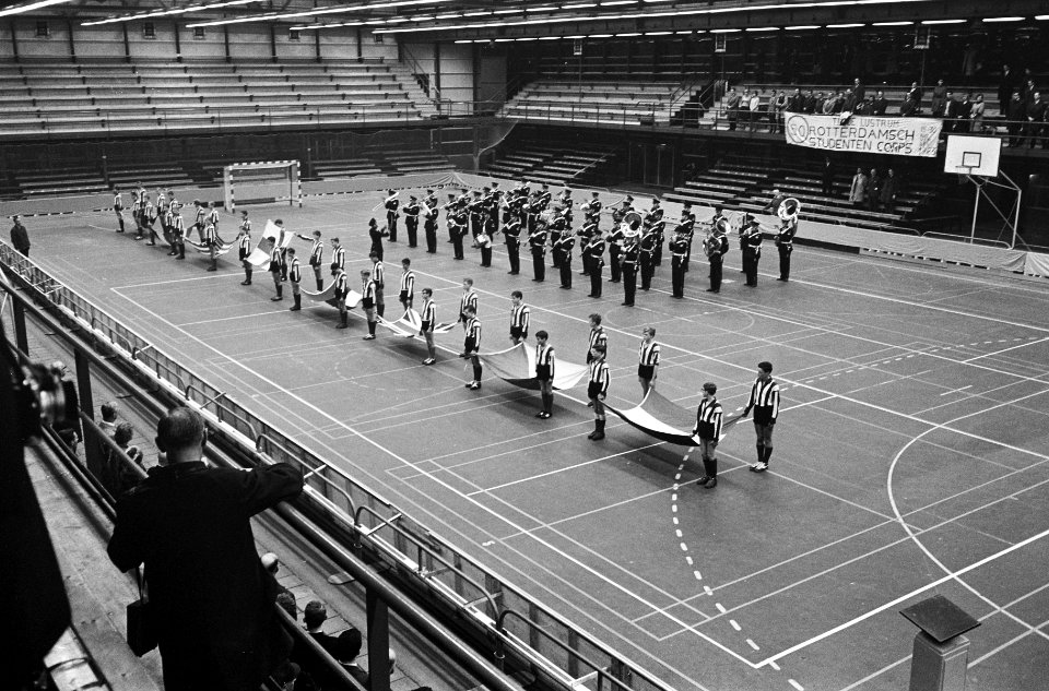 Dertig uur Topsportparade te Rotterdam door burgemeester van Walsum geopend Ove, Bestanddeelnr 915-7695