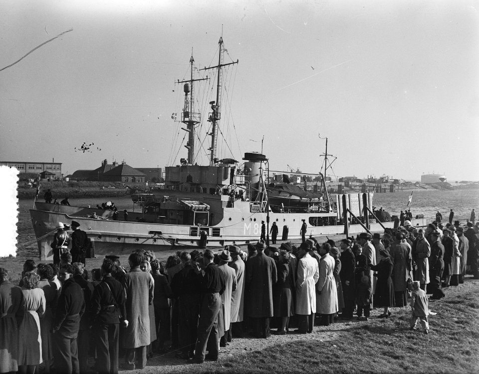 Den Helder aankomst vier mijnenvegers uit Indonesie M801 Abraham Crynssen, M802 , Bestanddeelnr 904-8194