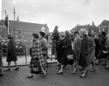 Dertiende lustrum van de VVSL in Leiden, Prinses Beatrix tijdens intocht, Bestanddeelnr 917-3759