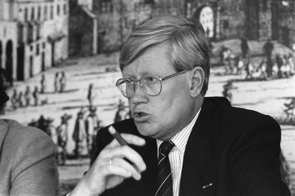 Den Haag , persconferentie Provinciaal Bestuur Friesland (toelichting 4e nota Ru, Bestanddeelnr 934-3039