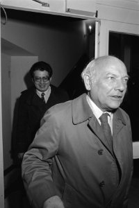 Den Uyl (PvdA) en Van Thijn (PvdA) na het overleg, Bestanddeelnr 931-7842