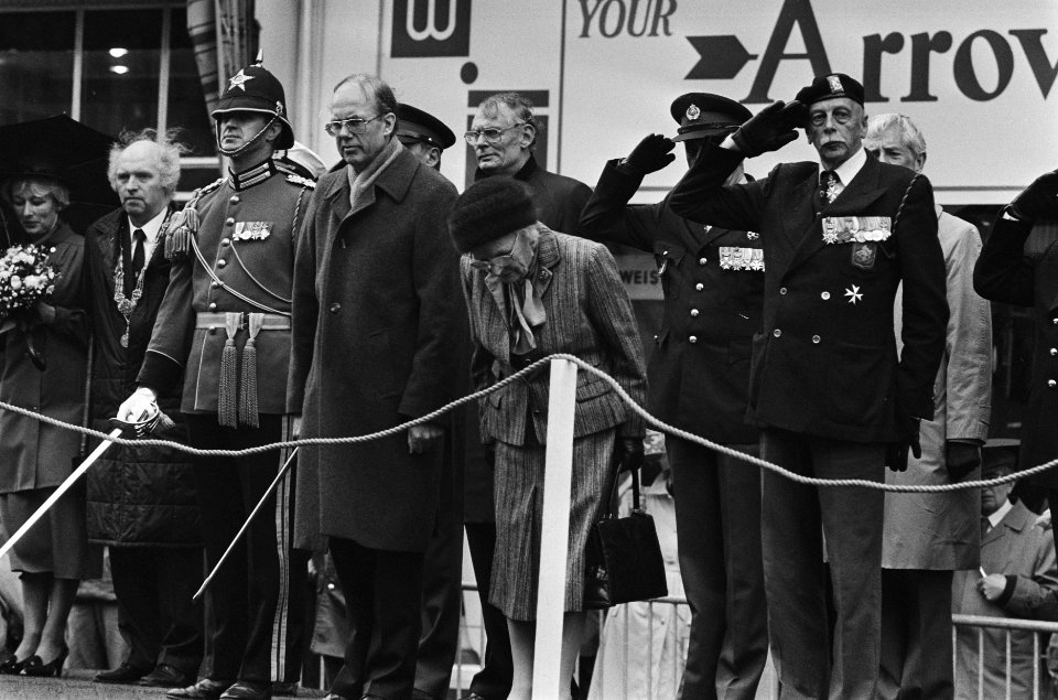 Den Haag , Prinses Juliana bij herdenking binnentrekken Prinses Irenebrigade 40 , Bestanddeelnr 933-3135