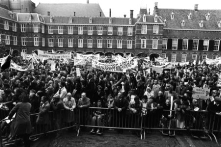 Den Haag , demonstratie mensen met sociale uitkeringen tegen bezuinigingen Beste, Bestanddeelnr 929-9285