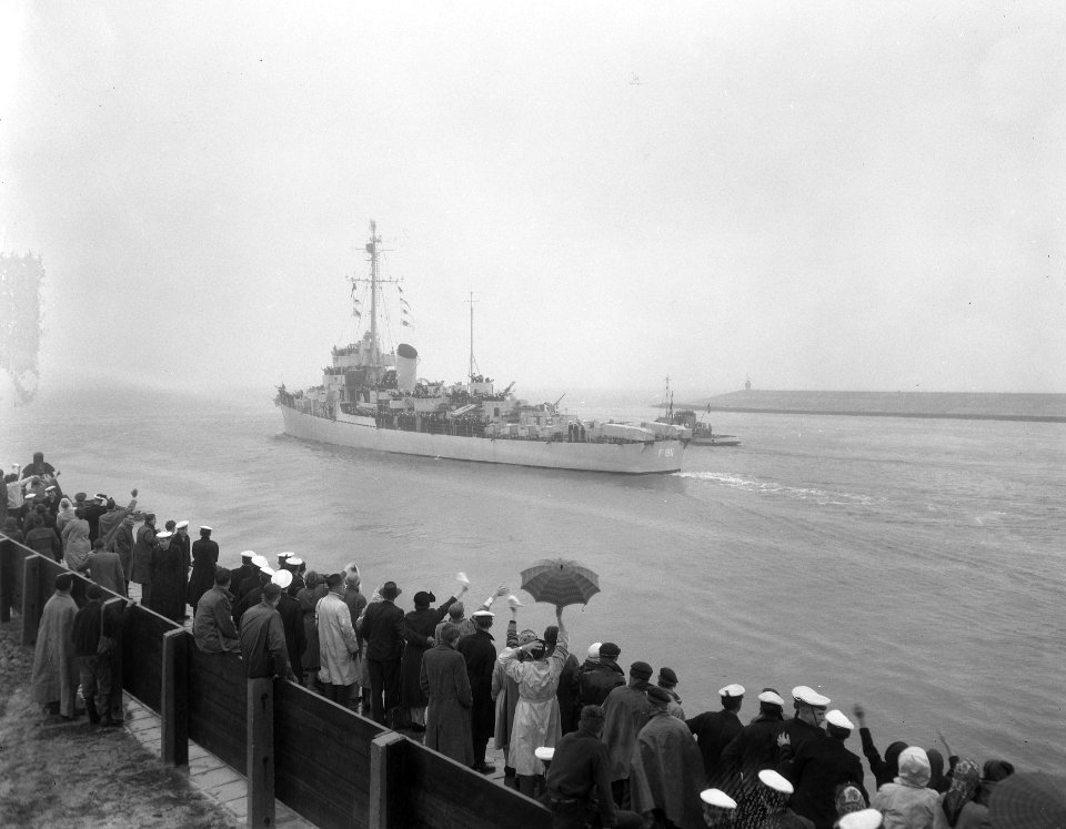 Den Helder , Hr. Ms. Fregat van Zijll vertrek naar Kore, Bestanddeelnr 906-5941
