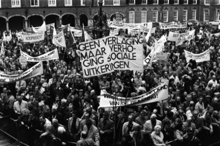 Den Haag , demonstratie mensen met sociale uitkeringen tegen bezuinigingen Beste, Bestanddeelnr 929-9279