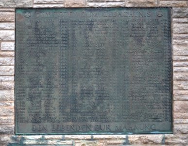 Dernbach (Westerwald), Gefallenendenkmal, Tafel links
