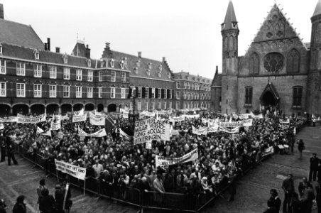 Den Haag , demonstratie mensen met sociale uitkeringen tegen bezuinigingen Beste, Bestanddeelnr 929-9277