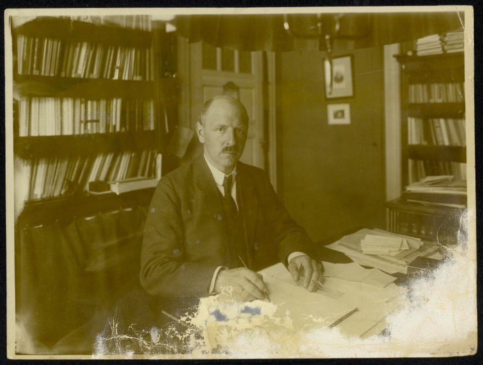 Den Heer ir. J.W. Albarda w.i. is tot Wethouder voor de Gemeentebedrijven (Vacat, Bestanddeelnr 158-0814