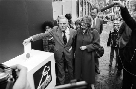 Den Haag , startsein voorlichtingstoernee voor Europese verkiezingen in juni as, Bestanddeelnr 930-0968