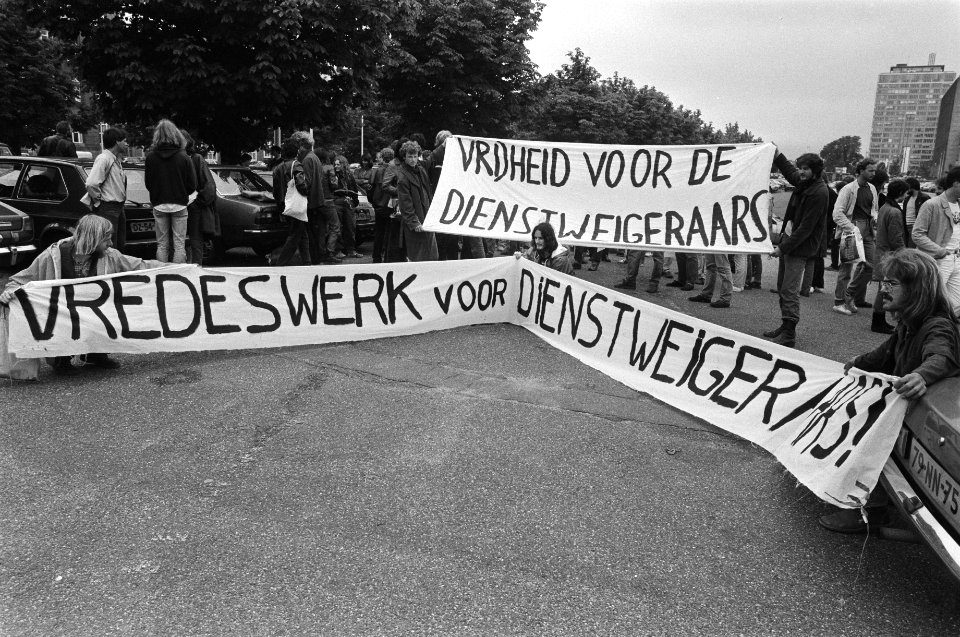 Den Haag , demonstratie voor vrijlating dienst weigeraar Peter Veltman, Bestanddeelnr 932-2239