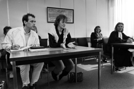 Den Haag uitspraak in kort geding dat ouders (uit commune) hadden aangespannen , Bestanddeelnr 933-3123