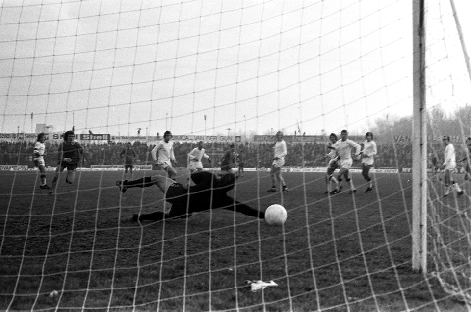 Den Haag tegen Utrecht 1-1, Berg scoort gelijkmaker voor Den Haag, Bestanddeelnr 926-1077