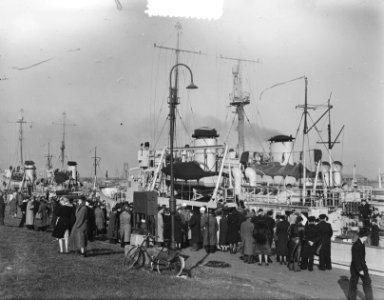 Den Helder aankomst vier mijnenvegers uit Indonesie M801 Abraham Crynssen, M802 , Bestanddeelnr 904-8195