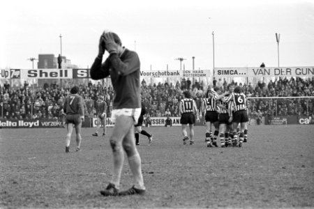 Den Haag tegen Sparta 1-1, verslagen doelman Thie, Bestanddeelnr 925-4343