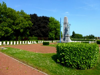 Denain (Nord, Fr) Cimetière Communal, carré militaire français 02