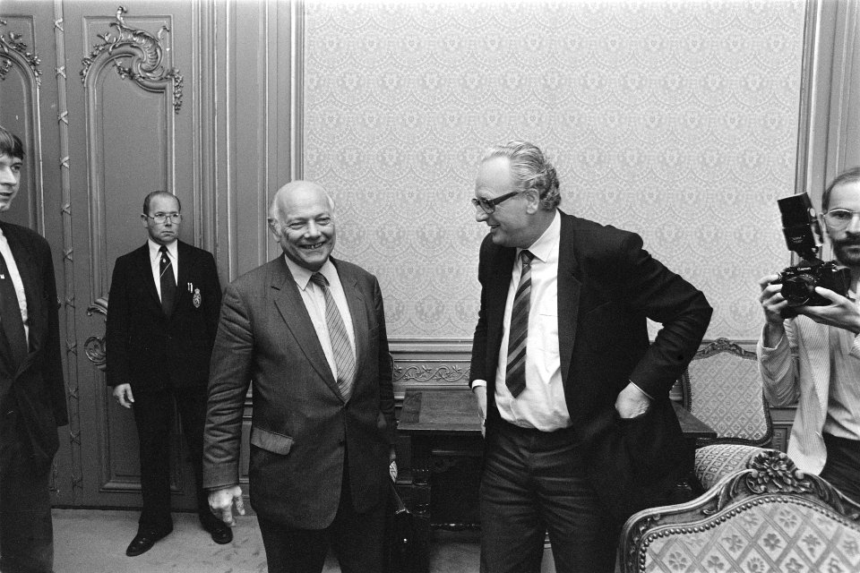 Den Uyl (PVDA) (l) en Van Kemenade, Bestanddeelnr 932-3244