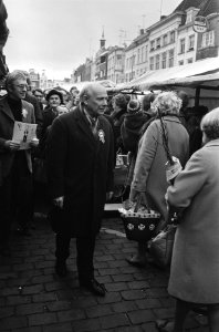 Den Uyl op de markt, Bestanddeelnr 924-3962