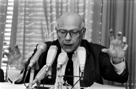 Den Uyl presenteert het werkgelegenheidsprogramma in eerste aanleg tijdens pc in, Bestanddeelnr 932-0152