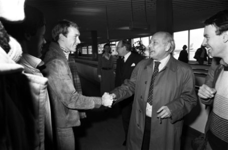 Den Uyl terug uit Israel (op Schiphol), Bestanddeelnr 929-0429 photo