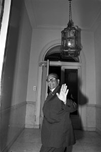 Den Uyl ontvangt Surinaamse oppositieleider Lachmon in Den Haag Lachmon bij bi, Bestanddeelnr 928-1901