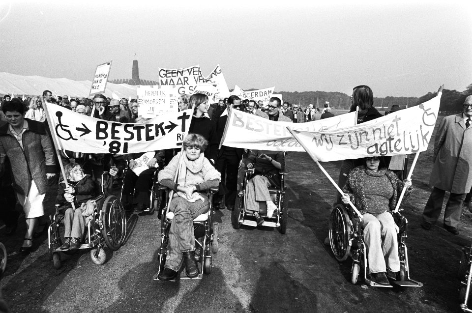 Den Haag , demonstratie mensen met sociale uitkeringen tegen bezuinigingen Beste, Bestanddeelnr 929-9278