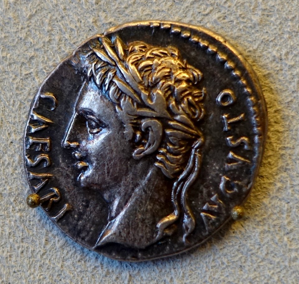 Denar, Augustus, perhaps Colonia Patricia, c. 18 BC - Bode-Museum - DSC02596