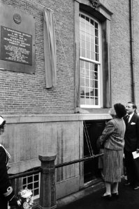 Den Haag , Prinses Juliana bij herdenking binnentrekken Prinses Irenebrigade 40 , Bestanddeelnr 933-3137