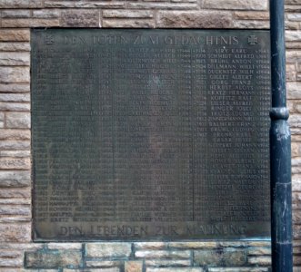 Dernbach (Westerwald), Gefallenendenkmal, Tafel rechts